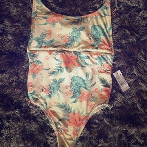 Cute one piece swim suit, never been worn!